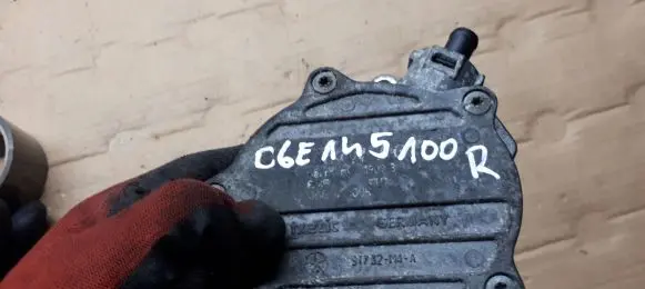 Audi A4 S4 B8 8K Vacuum pump 06E145100R