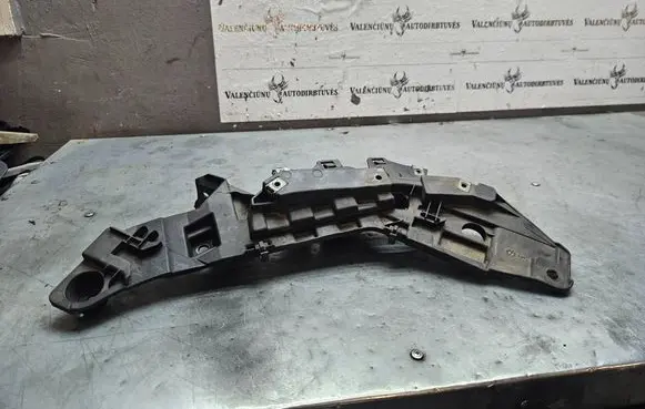 Headlight/headlamp mounting bracket