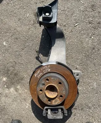Mini Cooper Countryman R60 Rear wheel hub spindle/knuckle 9805658