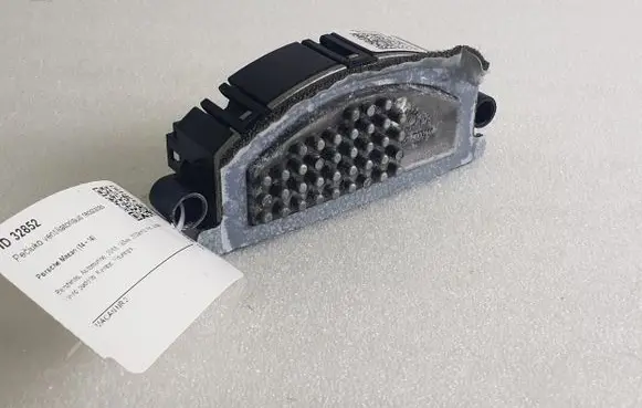 Porsche Macan (95B) Heater blower motor/fan resistor 8T0820521F X5490007