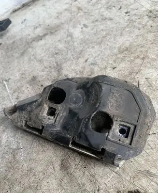 Volvo V50 Front bumper mounting bracket