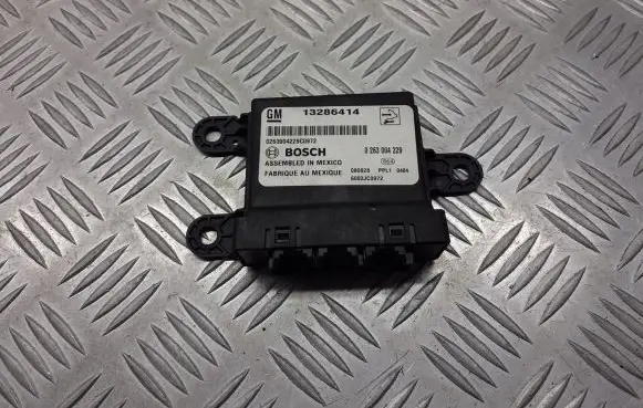 Opel Zafira B Parking PDC control unit/module 13286414