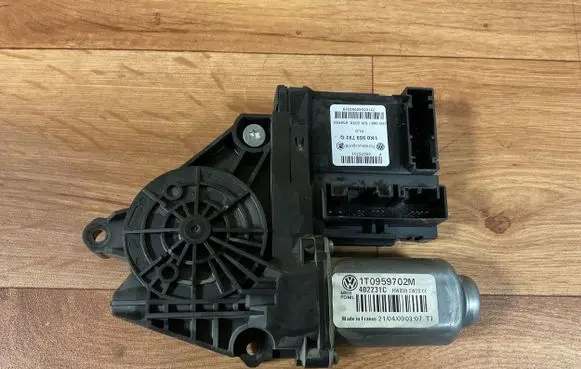 Volkswagen Caddy Front door window regulator motor 1T0959702M 402231C HW008SWZ0XX