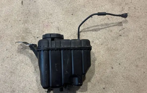 BMW M4 F82 F83 Coolant expansion tank/reservoir 2284600