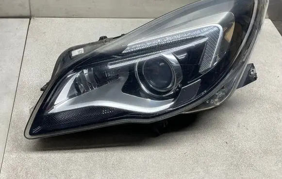Opel Insignia A Headlight/headlamp 13426663 23002791