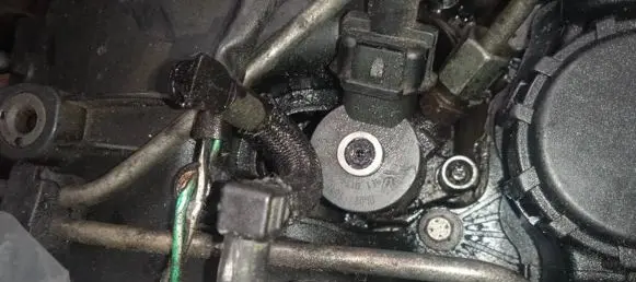 Ford Focus C-MAX Fuel injector 0445110136