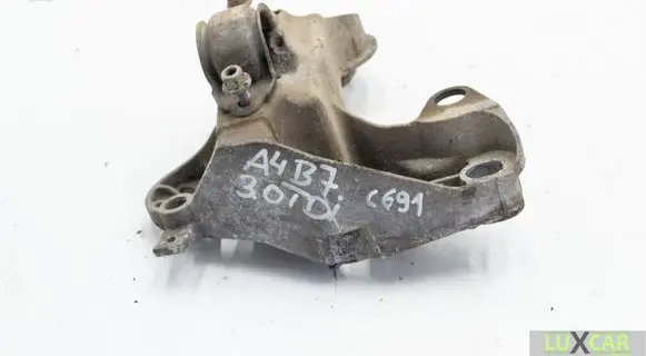 Audi A4 S4 B7 8E 8H Engine mounting bracket 8E0199352F