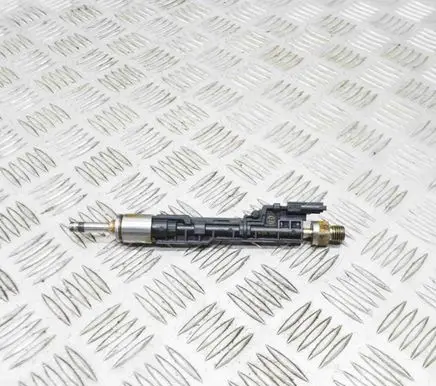 BMW M4 F82 F83 Fuel injector 7639994
