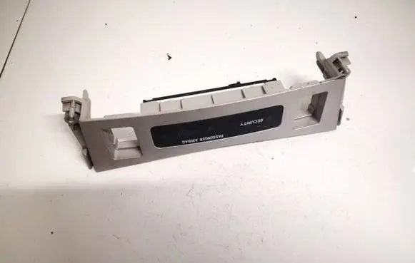 Passenger airbag on/off switch