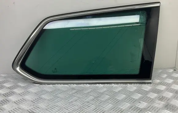Volkswagen PASSAT B8 Rear side window 3G984528BT