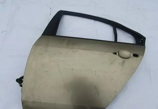 Nissan Primera Rear door rudos