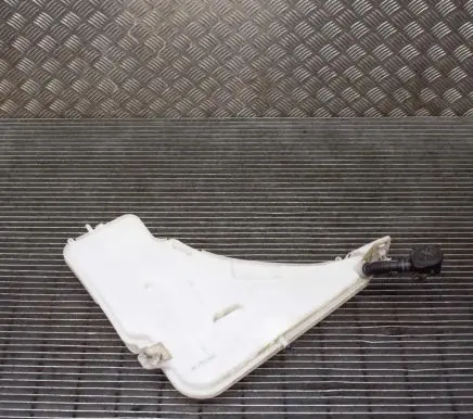 BMW 2 F22 F23 Windshield washer fluid reservoir/tank 7241679