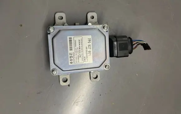 Audi Q7 4L Transfer box differential control unit 7P0927601 G1167TRB010 4930242671