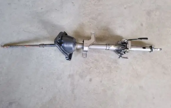 Nissan Patrol Y61 Steering wheel axle