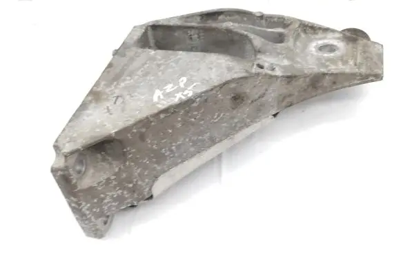 BMW X5 E70 Engine mounting bracket 6772680
