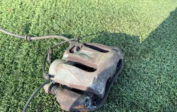 Front brake caliper