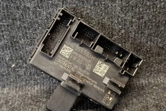 Audi Q7 4M Door control unit/module 4M0959593H 4M0959593F