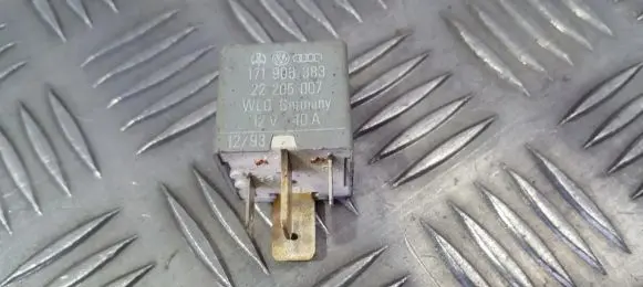 Volkswagen Golf II Other relay 171906383 22205007
