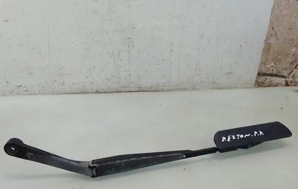 SsangYong Rexton I Front wiper blade arm