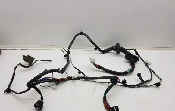 Mitsubishi L200 Front door wiring loom 8512F031