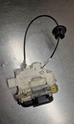 Audi A4 S4 B7 8E 8H Front door lock 8E1837015AA