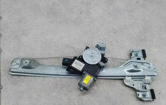 Opel Mokka Rear door window regulator with motor 82403S3020