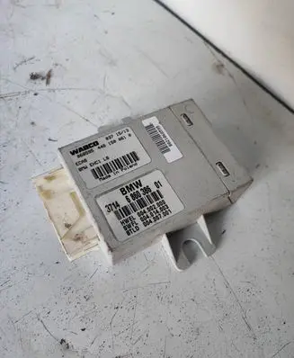 BMW 5 F10 F11 Air suspension control unit module (rear) 6860386