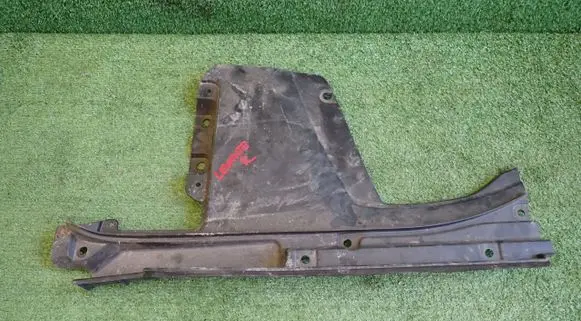 Maserati Levante Front arch trim AA111761