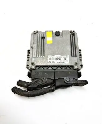 Hyundai Tucson TL Engine control unit/module 391402ABB0 EDC17C57 1039S85312