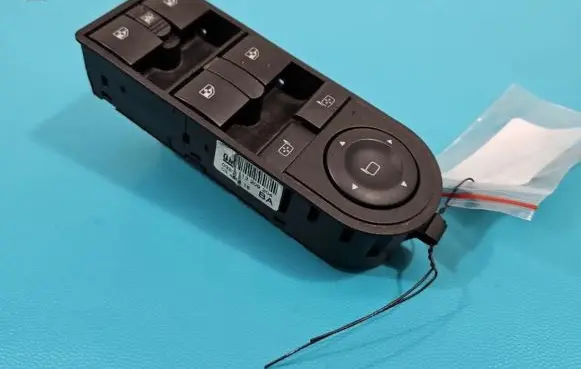 Opel Zafira B Electric window control switch 13209204 IMPRK1367972