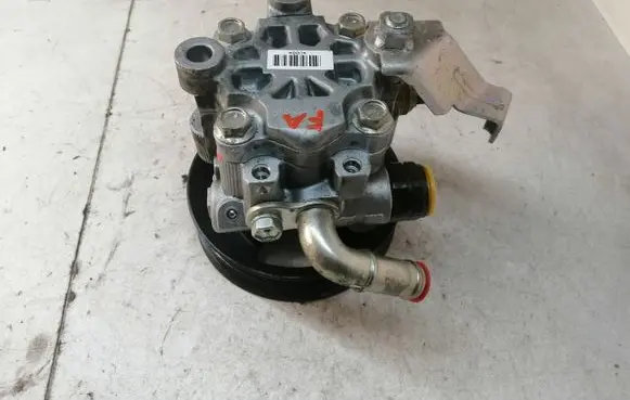 Toyota Avensis T250 Power steering pump 32100
