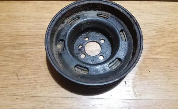 Audi A4 S4 B5 8D Crankshaft pulley 058105251e