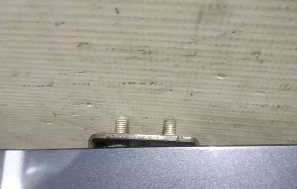 Subaru Legacy Tailgate/trunk/boot hinge 