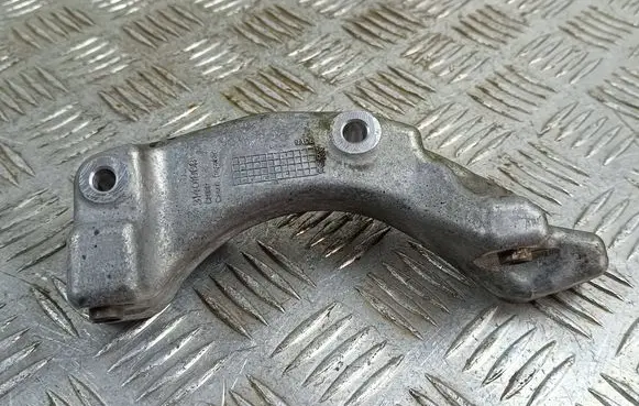 Volvo XC90 A/C compressor mount bracket 31401869