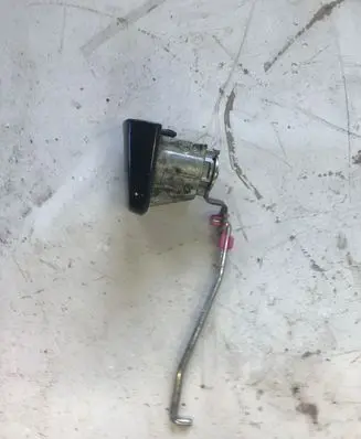 Nissan Qashqai Front door lock (next to the handle) 