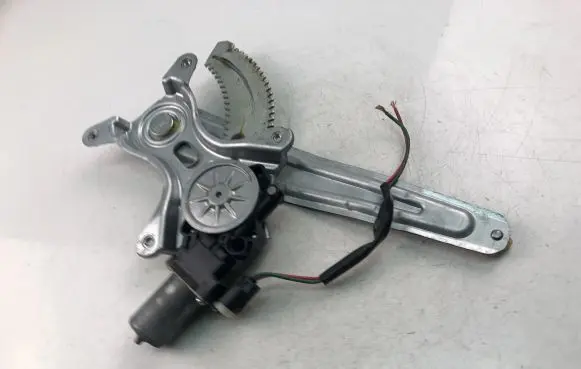 Suzuki Vitara (LY) Front door electric window regulator 8356061M00