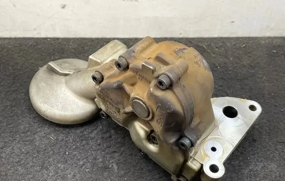 Audi A6 S6 C6 4F Oil pump 06E115105G