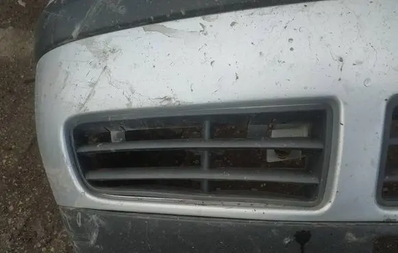 Volkswagen Golf IV Front bumper lower grill
