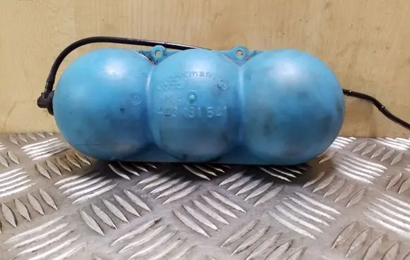 Vacuum air tank