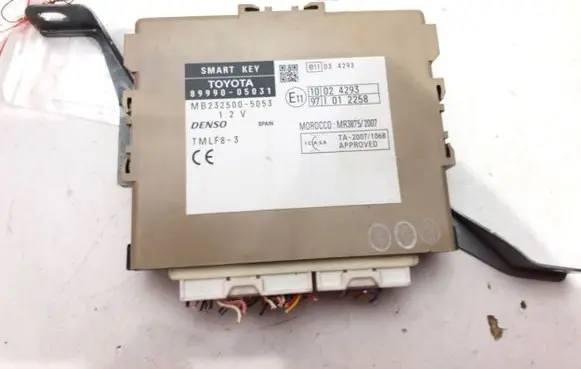 Toyota Avensis T270 Other control units/modules 89990-05031