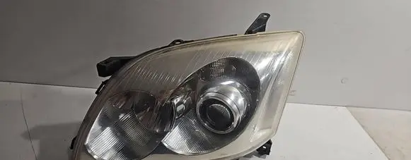 Toyota Avensis T250 Headlight/headlamp