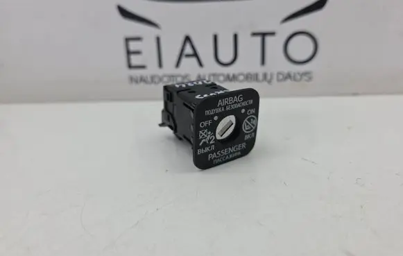 Passenger airbag on/off switch