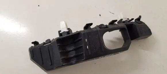 Front bumper mounting bracket
