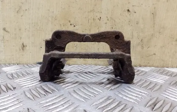 Toyota Corolla Verso AR10 Brake caliper pad carrier rear 