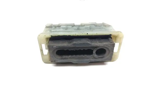 Peugeot 308 Radiator mount bracket 06858