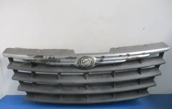 Chrysler Grand Voyager IV Front grill 04857960AA