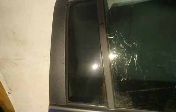 Opel Zafira B Rear vent window glass as2