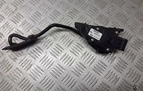 Nissan Primera Accelerator throttle pedal 18002-AU410
