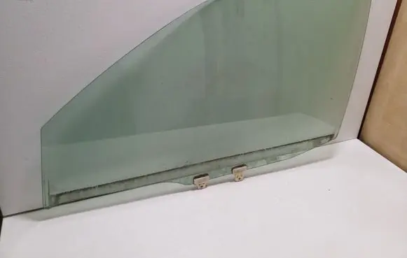 Nissan X-Trail T30 Front door window glass four-door
