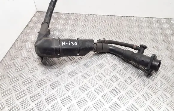 Hyundai i30 Fuel tank filler neck pipe 
